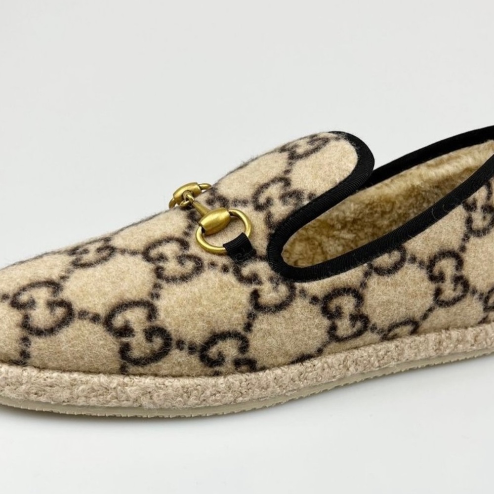 100% Authentic Gucci Men and Women’s Wool Loafers in beige size 7.5.